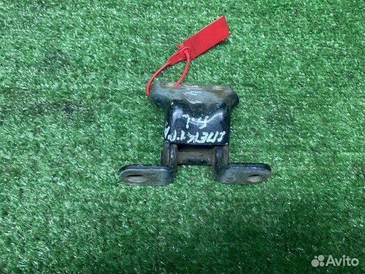 Петля двери передняя левая Kia Spectra