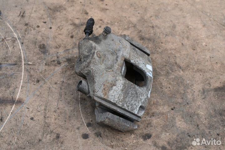 Суппорт тормозной передний левый Ford Fiesta MK5