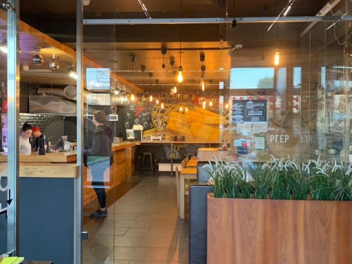 Продам торговое помещение, 484 м²