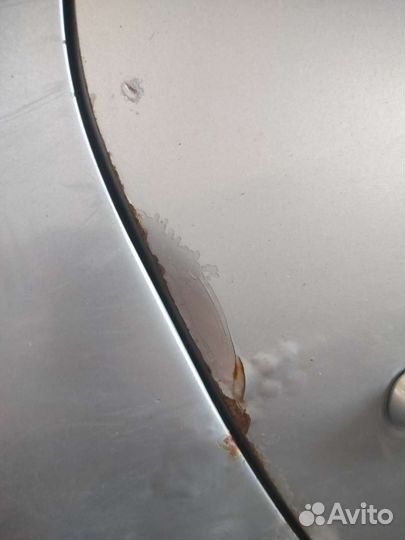 Задняя правая дверь Toyota auris E150