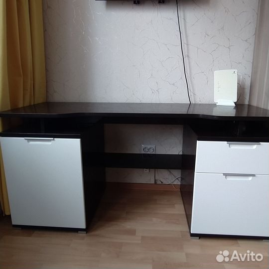 Письменный стол