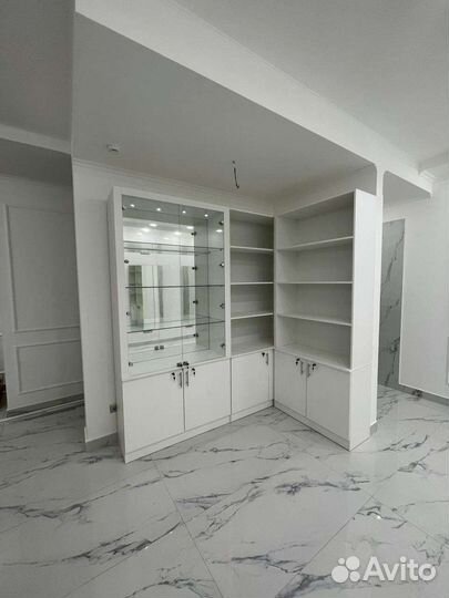 Угловая витрина