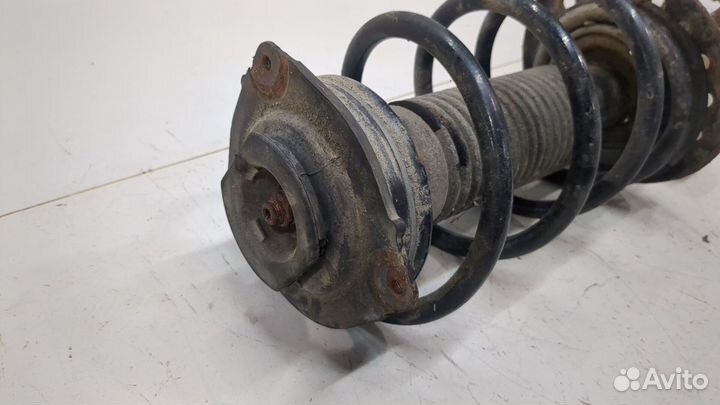 Амортизатор подвески правый передний Nissan Juke