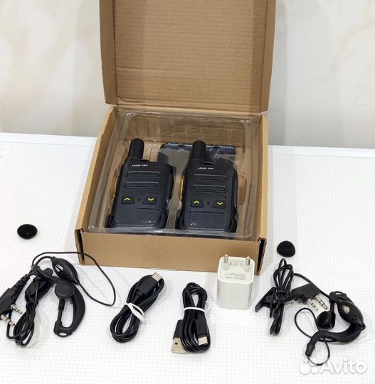 Рация-радиостанция в комплекте с наушниками