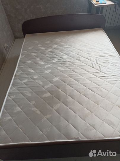 Кровать с матрасом бу 140х200