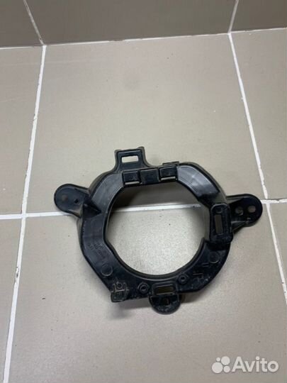 Кронштейн правый Toyota Land Cruiser 200 2015