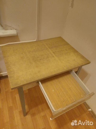 Кухонный стол