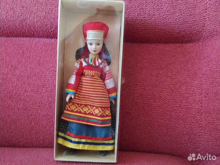 Кукла фарфоровая коллекционная