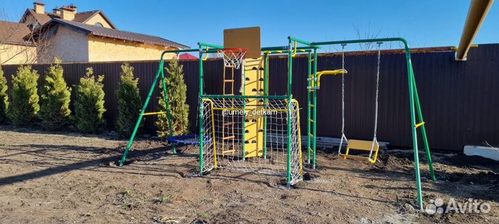 Уличный детский комплекс с футбольными воротами