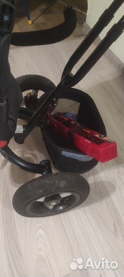 Трехколесный велосипед с родительской ручкой