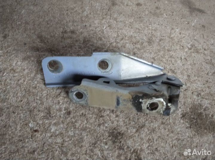 Петля капота передняя правая Seat Ibiza IV