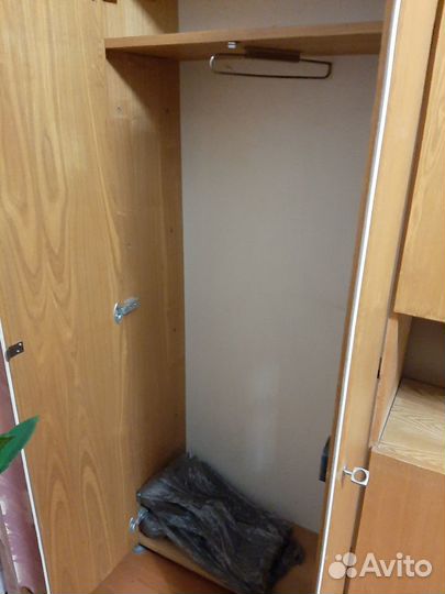 Стенка из трех секций светлая