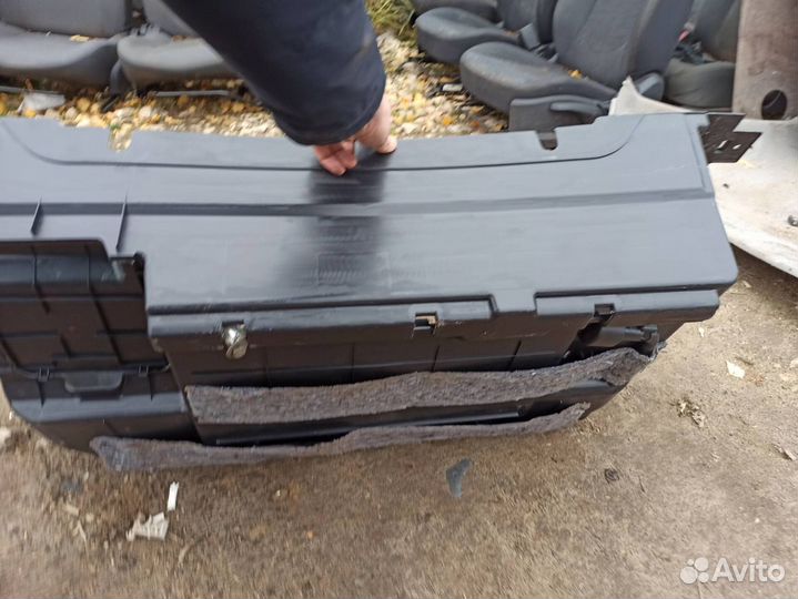 Ящик под инструмент Mitsubishi Pajero 4