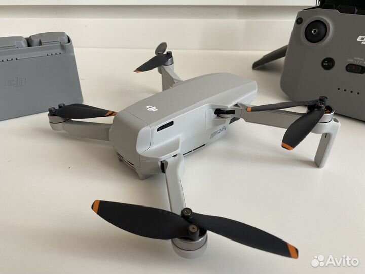 Квадрокоптер DJI Mavic Mini 2 Fly More Combo