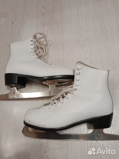 Коньки фигурные женские 39 размер