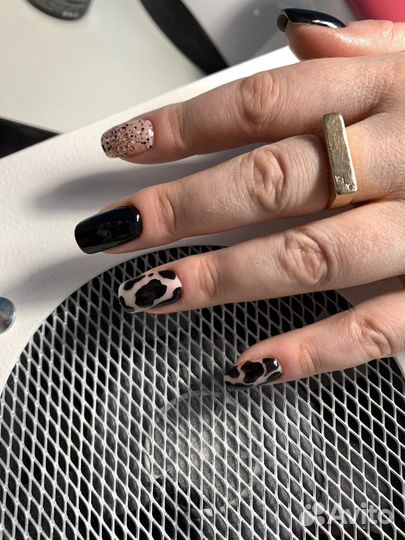 Модель на маникюр