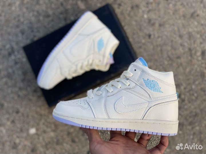 Кроссовки Nike Air Jordan 1 Mid