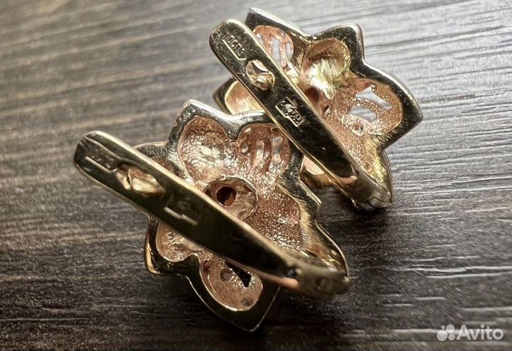 Золотые серьги