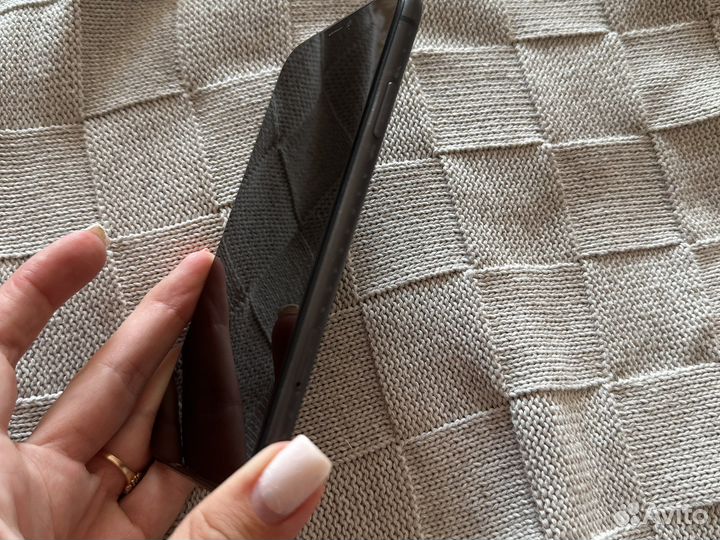 Телефон iPhone 11