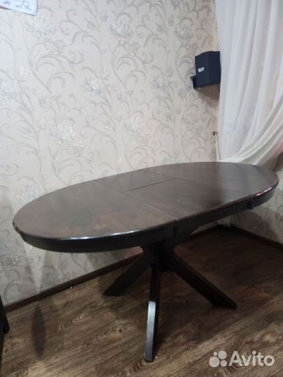 Стол из массива дерева