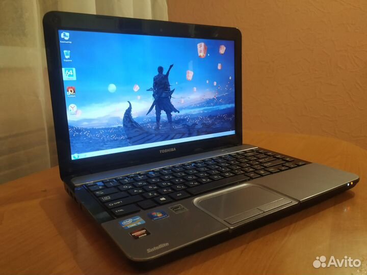 Компактный ноутбук Toshiba