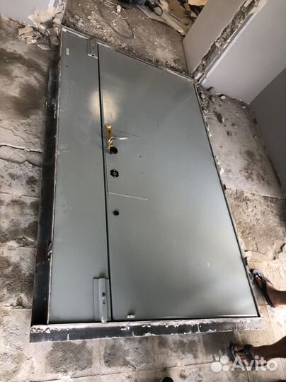 Металлическая дверь бу