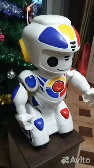 Робот Эмиглио интерактивный на пульте управления