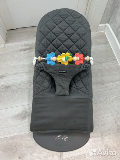Шезлонг babybjorn с игрушкой оригинал