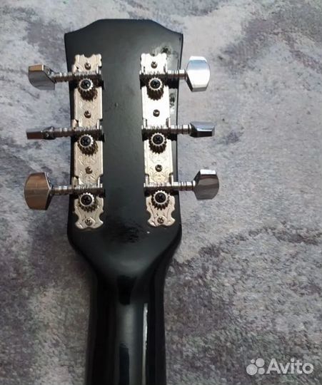 Акустическая гитара