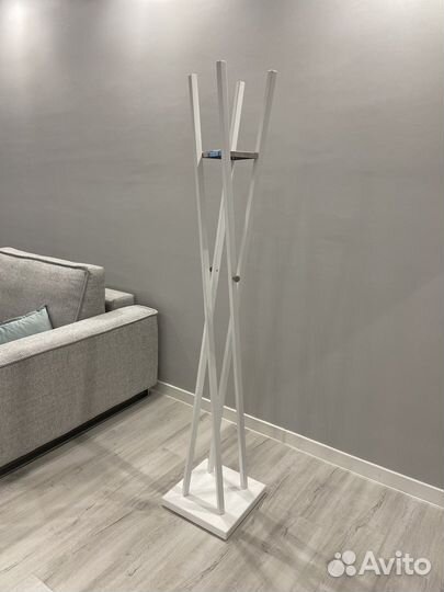 Вешалка напольная деревяная