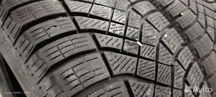 Pirelli Ice Zero 225/50 R17 98H