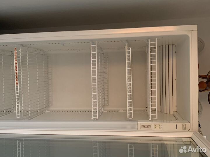 Витринный холодильник