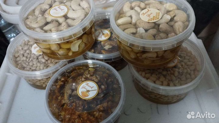 Рамка меда в сотах