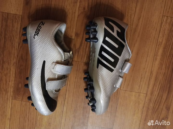 Футбольные бутсы на мальчика