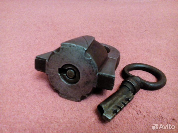 Царский кованый навесной замок. Редкий мастер