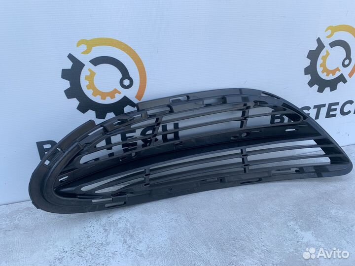 Решетка переднего бампера A2228850324