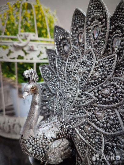 Статуэтка павлин