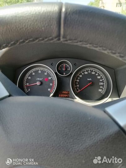 Opel Astra 1.6 МТ, 2011, 220 700 км