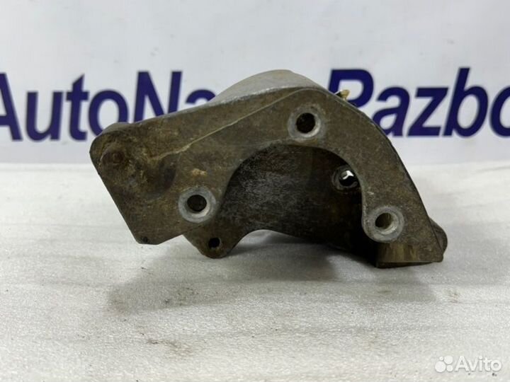 Кронштейн гидроусилителя Volkswagen Passat B4