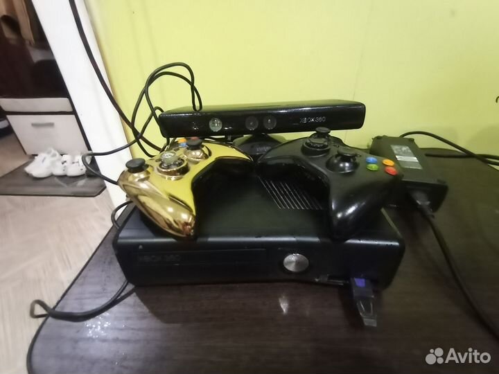 Xbox 360 с 31 игрой и кинектом