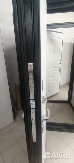 Двери входные с витрины