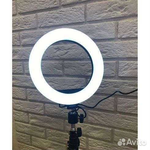 Кольцевая светодиодная лампа на штативе