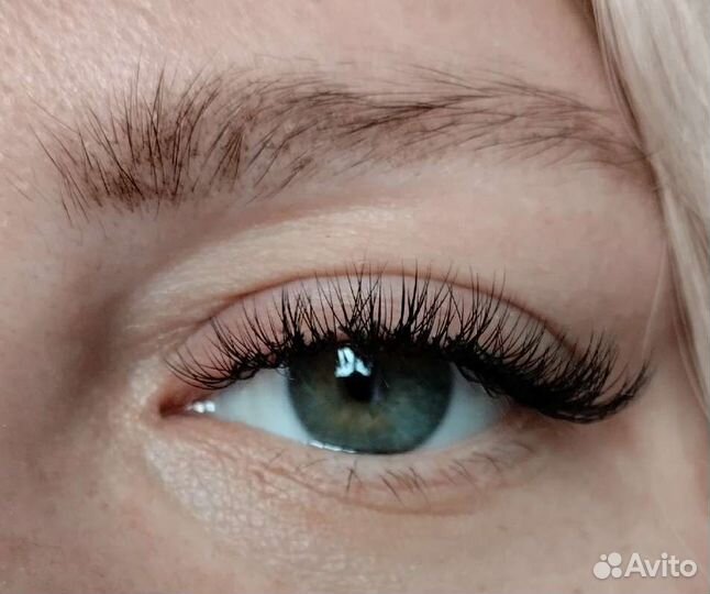 Модель наращивание ресниц