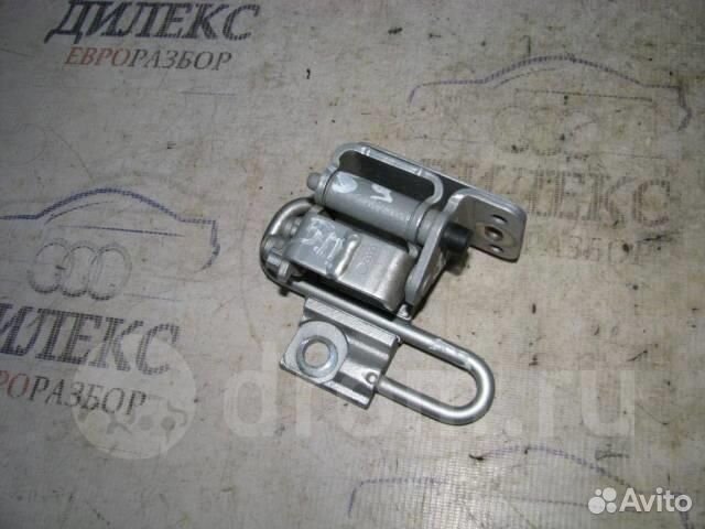 Петля двери задней правой нижняя Audi A3 8P1 20
