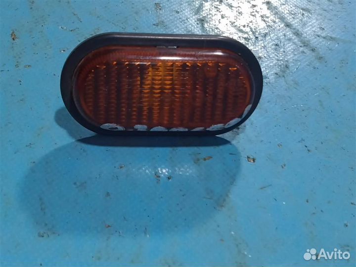 Повторитель на крыло желтый Renault Trafic 2 (200