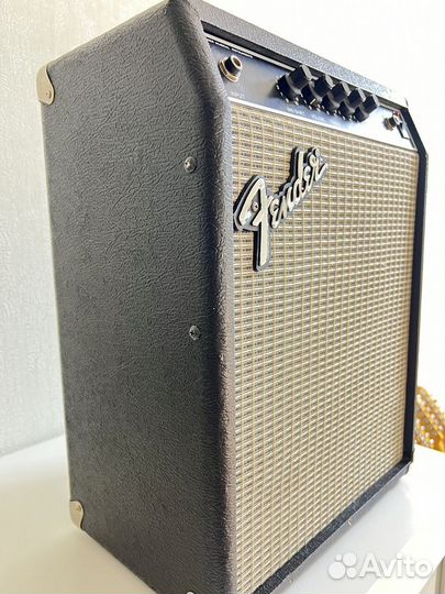 Комбоусилитель для Бас-гитар fender Bassman 15