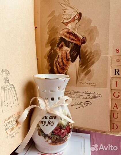 Винтаж.Вазочка фарфоровая Royal pocelain