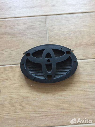 Эмблема / Значок Toyota Avensis