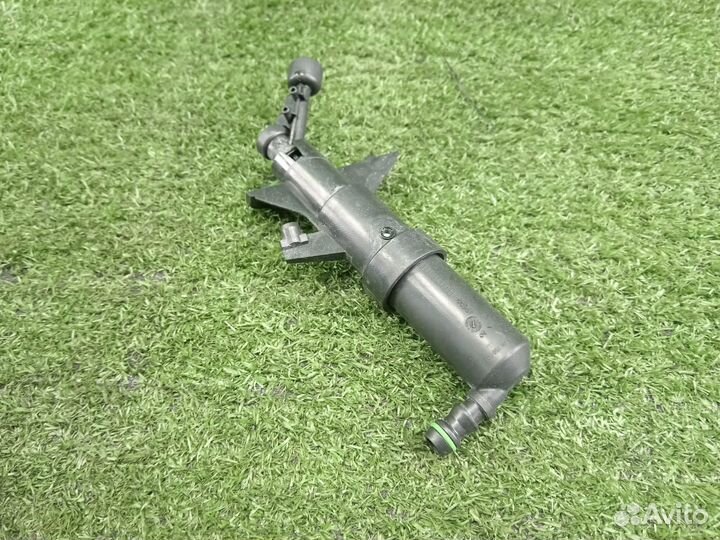 Форсунка омывателя фары правая VAG Volkswagen Pass