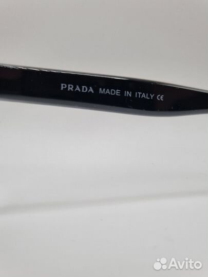 Солнцезащитные очки Prada